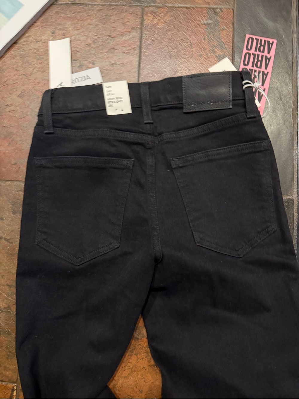 Aritzia Women’s Straight-Leg Black Jeans